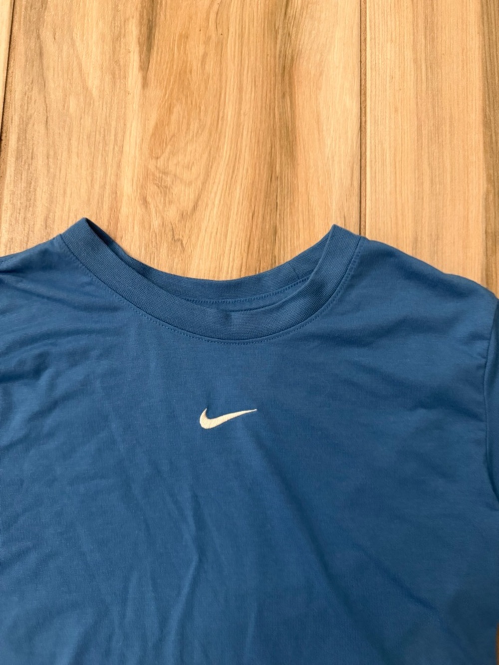 Nike Cropped Tee - Picture 4 of 8